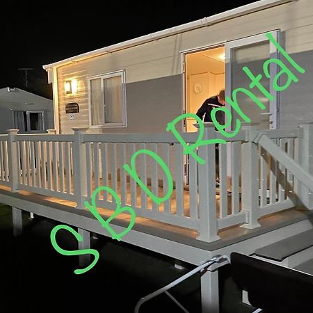Summer Breeze Deluxe Caravan Rental Saint Osyth Extérieur photo