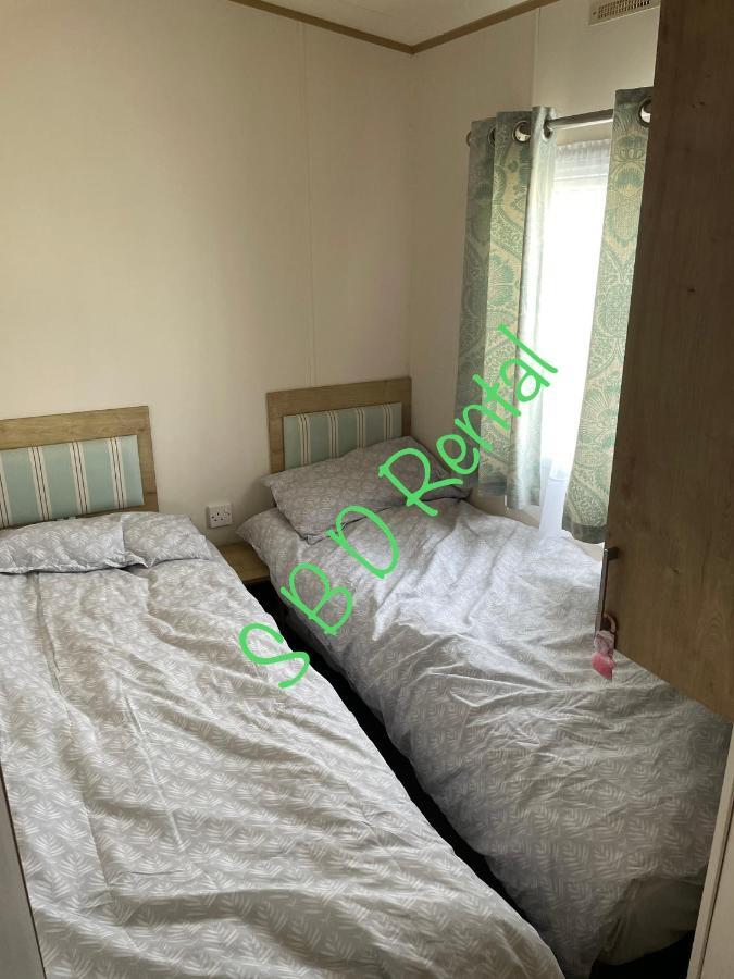 Summer Breeze Deluxe Caravan Rental Saint Osyth Extérieur photo