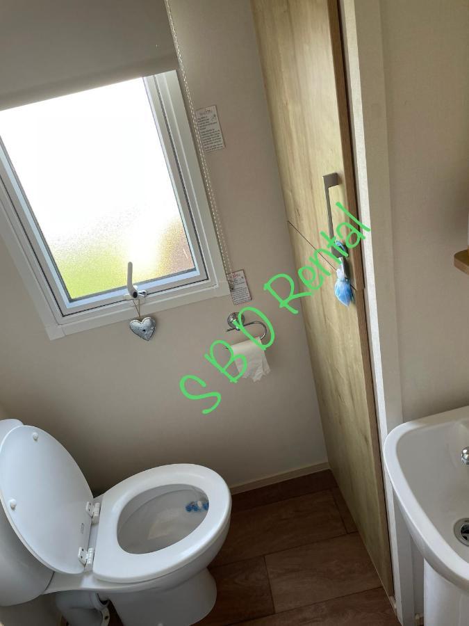 Summer Breeze Deluxe Caravan Rental Saint Osyth Extérieur photo