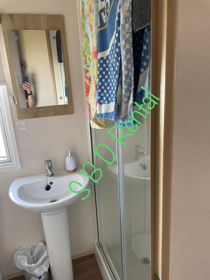 Summer Breeze Deluxe Caravan Rental Saint Osyth Extérieur photo