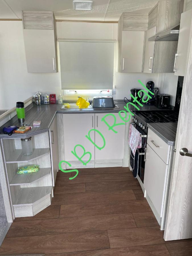 Summer Breeze Deluxe Caravan Rental Saint Osyth Extérieur photo