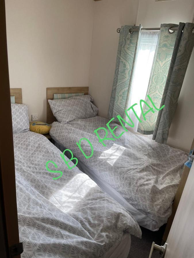 Summer Breeze Deluxe Caravan Rental Saint Osyth Extérieur photo