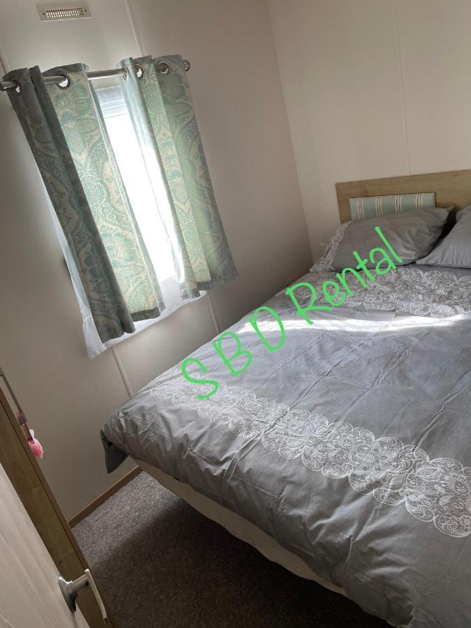 Summer Breeze Deluxe Caravan Rental Saint Osyth Extérieur photo
