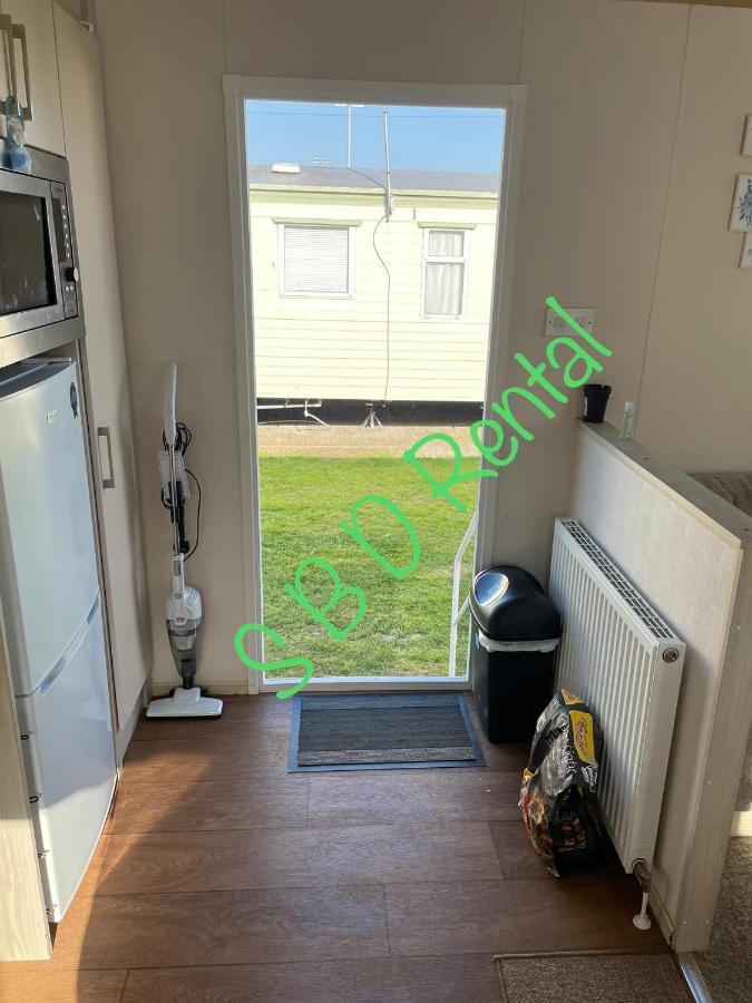 Summer Breeze Deluxe Caravan Rental Saint Osyth Extérieur photo
