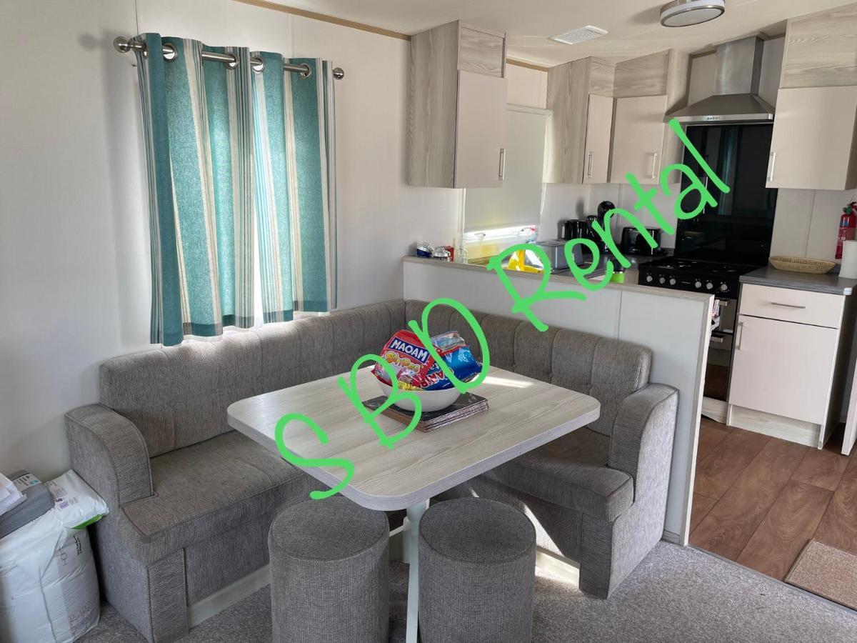 Summer Breeze Deluxe Caravan Rental Saint Osyth Extérieur photo