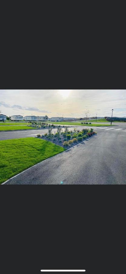 Summer Breeze Deluxe Caravan Rental Saint Osyth Extérieur photo